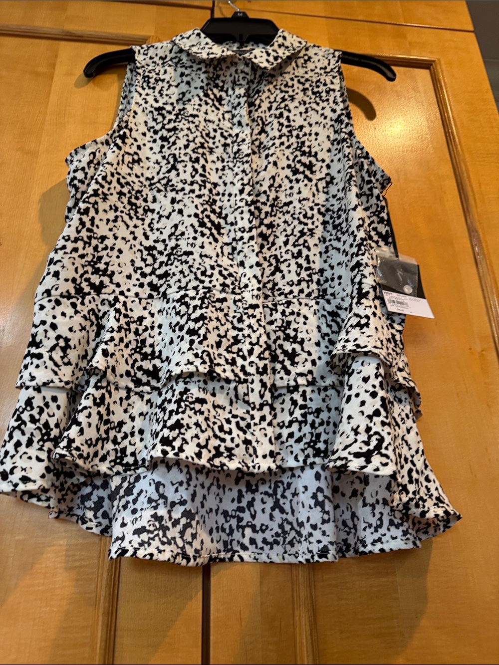 Simply Vera Vera Wang Black and White Sleeveless Ruffle Hem Blouse - Picture 4 of 7